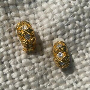 Joan Rivers VTG Gold Tone Clip On Rhinestone Ear Hug Hoop Earrings glam mobwife